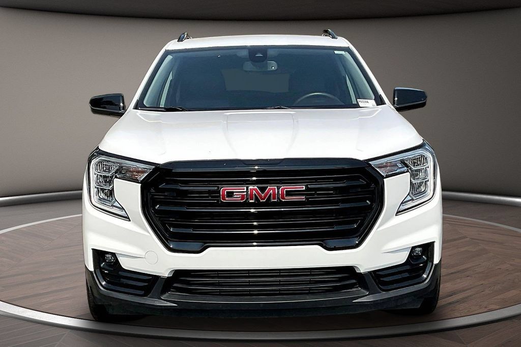 Used 2023 GMC Terrain SLT w/ Elevation Edition FWD image 2