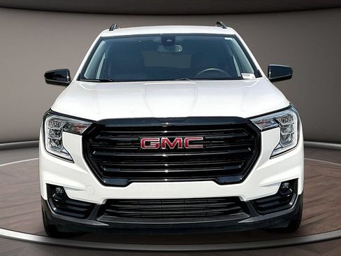 Used 2023 GMC Terrain SLT w/ Elevation Edition FWD image 2