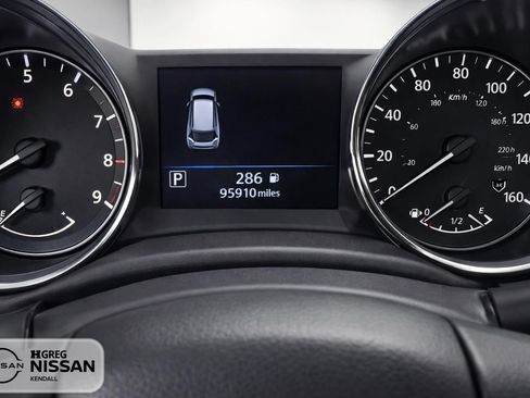 Used 2018 Nissan Rogue SV FWD image 9