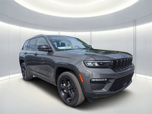 New 2025 Jeep Grand Cherokee Limited w/ Black Appearance Package image 1