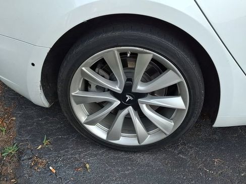 Used 2019 Tesla Model 3 Mid Range RWD image 10