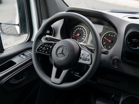Used 2024 Mercedes-Benz Sprinter 2500 image 28