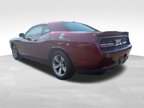 Used 2018 Dodge Challenger SXT RWD image 3