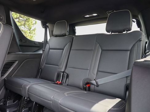 Used 2024 GMC Yukon SLT w/ SLT Luxury Package AWD/4WD image 43