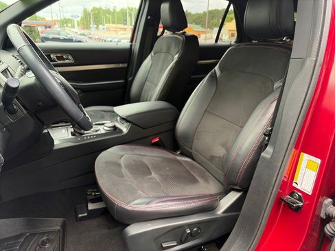 Used 2019 Ford Explorer XLT w/ Equipment Group 202A AWD/4WD image 14