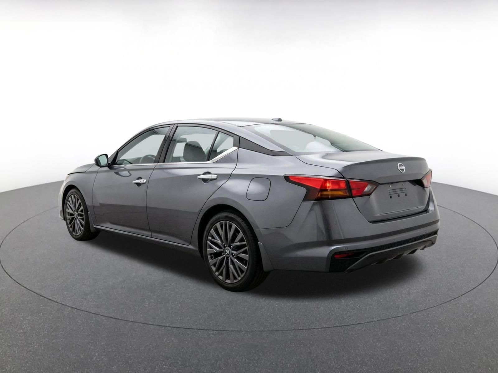 Used 2025 Nissan Altima 2.5 SV FWD image 6