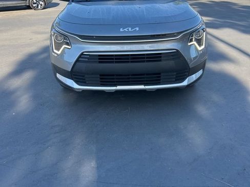 Used 2025 Kia Niro LX FWD image 4