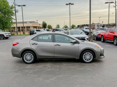 Used 2018 Toyota Corolla LE FWD image 9