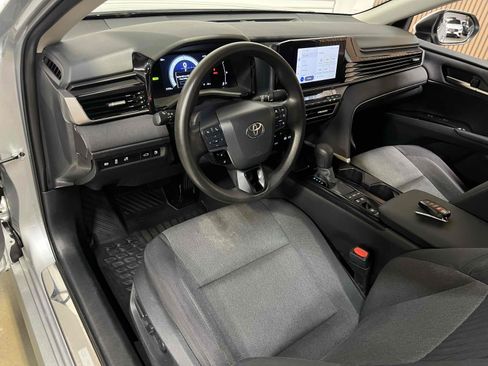 Used 2025 Toyota Camry LE w/ Convenience Package FWD image 3