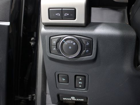 Used 2022 Ford F350 Platinum AWD/4WD image 9