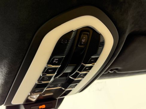 Used 2018 Porsche Macan Turbo image 24