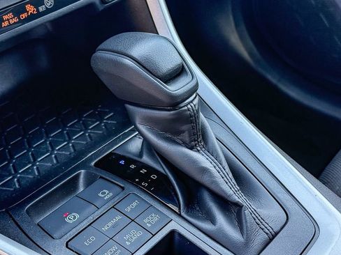 Used 2025 Toyota RAV4 XLE image 20