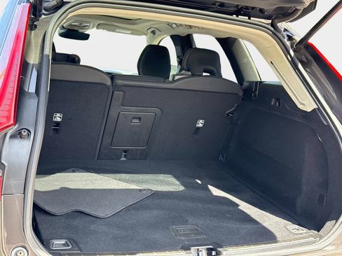 Used 2025 Volvo XC60 B5 Plus image 11