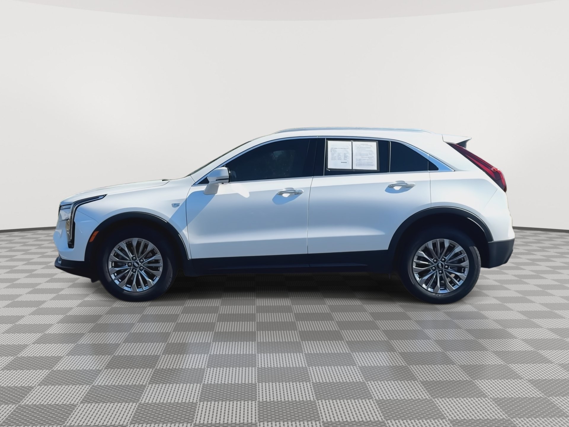 Used 2025 Cadillac XT4 Premium Luxury w/ Technology Package FWD image 5