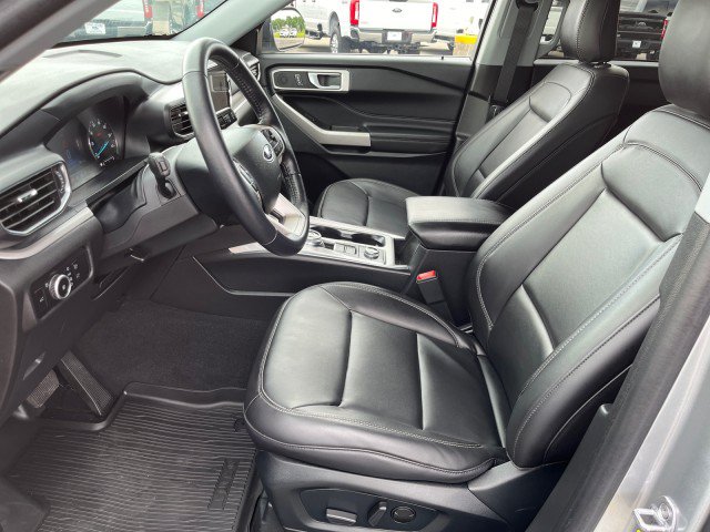 Used 2023 Ford Explorer XLT w/ Equipment Group 202A AWD/4WD image 9