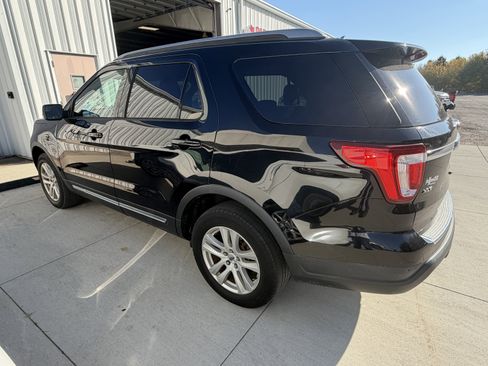 Used 2018 Ford Explorer XLT w/ Equipment Group 201A image 10