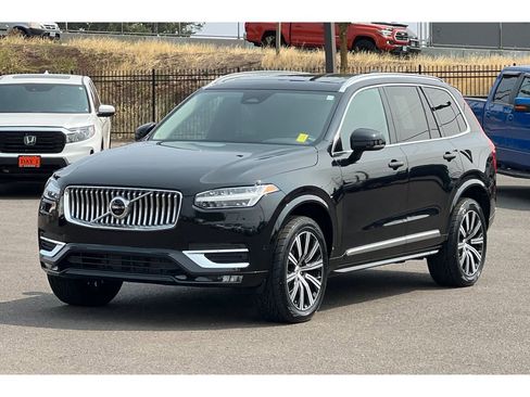Used 2023 Volvo XC90 B5 Plus image 10