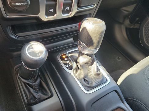 Used 2019 Jeep Wrangler Sport AWD/4WD image 30