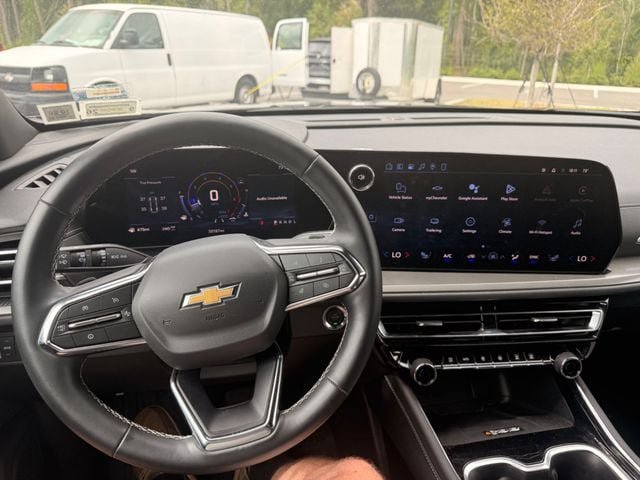 Used 2026 Chevrolet Traverse LT AWD/4WD image 2