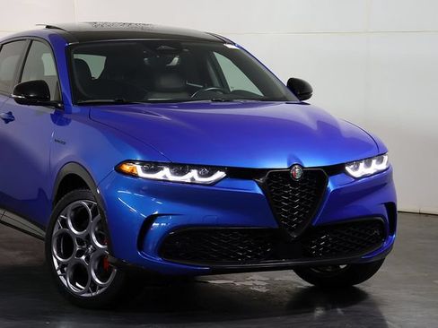 Used 2024 Alfa Romeo Tonale Ti w/ Premium Interior Package AWD/4WD image 6