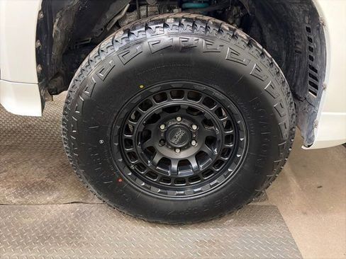 Used 2015 Lexus GX 460 Luxury w/ Preferred Accessory Package image 37