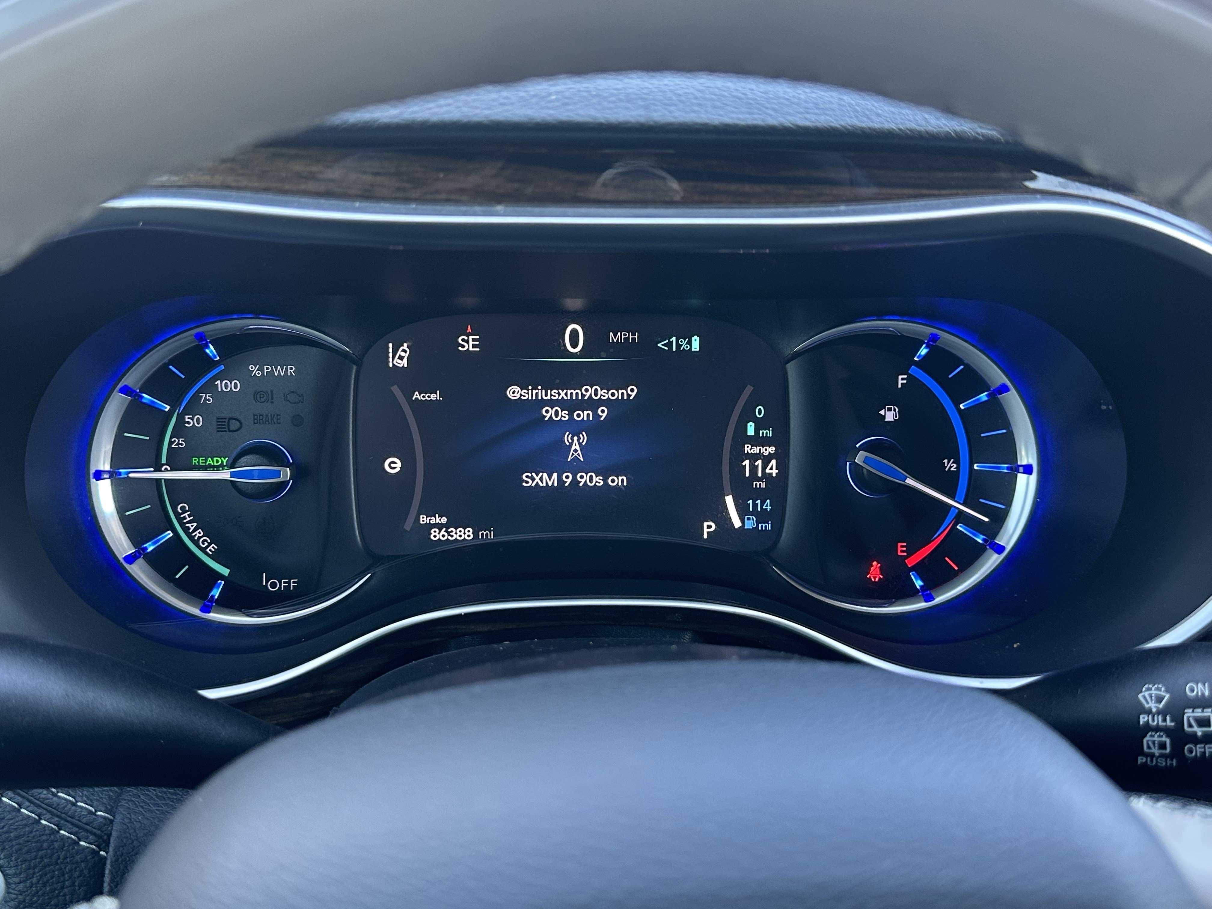 Used 2021 Chrysler Pacifica Limited w/ Uconnect Theater Family Group FWD image 27