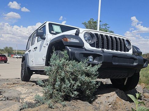 Used 2025 Jeep Wrangler Unlimited Sport AWD/4WD image 4