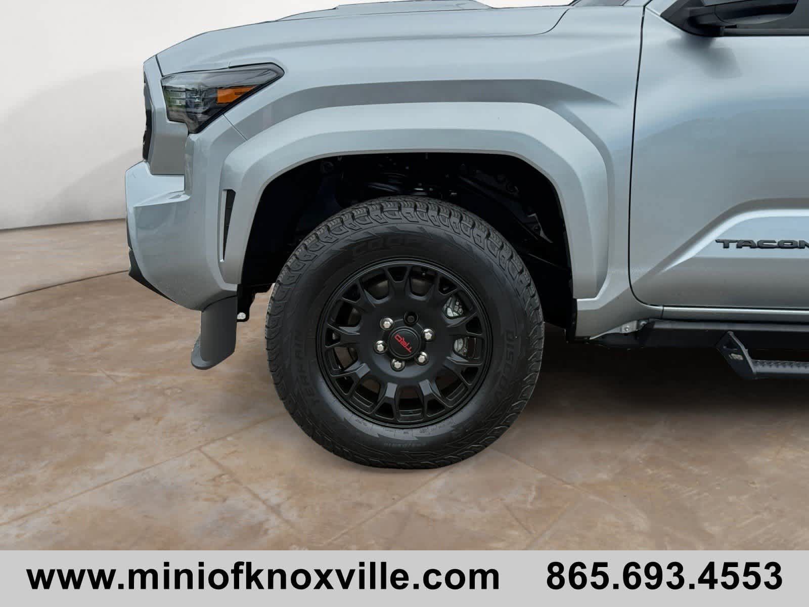 Used 2024 Toyota Tacoma TRD Sport AWD/4WD image 9