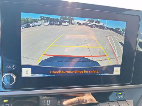 Used 2025 Toyota Camry SE w/ Convenience Package image 25