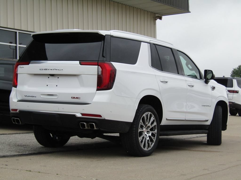 Used 2025 GMC Yukon Denali AWD/4WD image 3