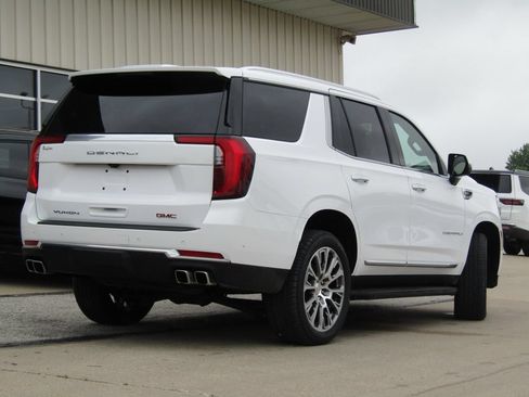 Used 2025 GMC Yukon Denali AWD/4WD image 3