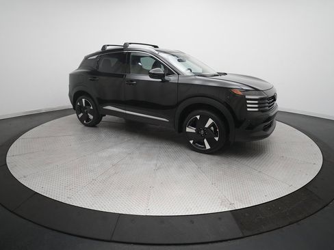 Certified 2025 Nissan Kicks SR image 13