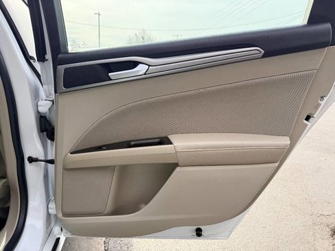 Used 2020 Ford Fusion SE image 31