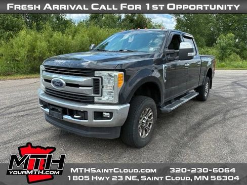 Used 2017 Ford F250 XLT w/ XLT Premium Package AWD/4WD image 4
