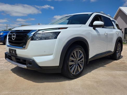Used 2025 Nissan Pathfinder SL w/ SL Premium Package AWD/4WD image 2