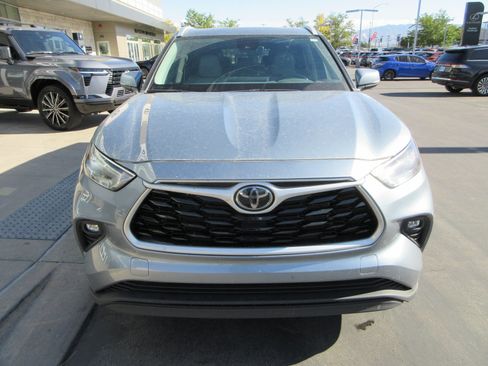 Used 2023 Toyota Highlander XLE AWD/4WD image 13