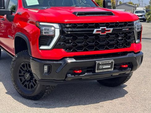 Used 2024 Chevrolet Silverado 2500 ZR2 w/ Technology Package AWD/4WD image 3
