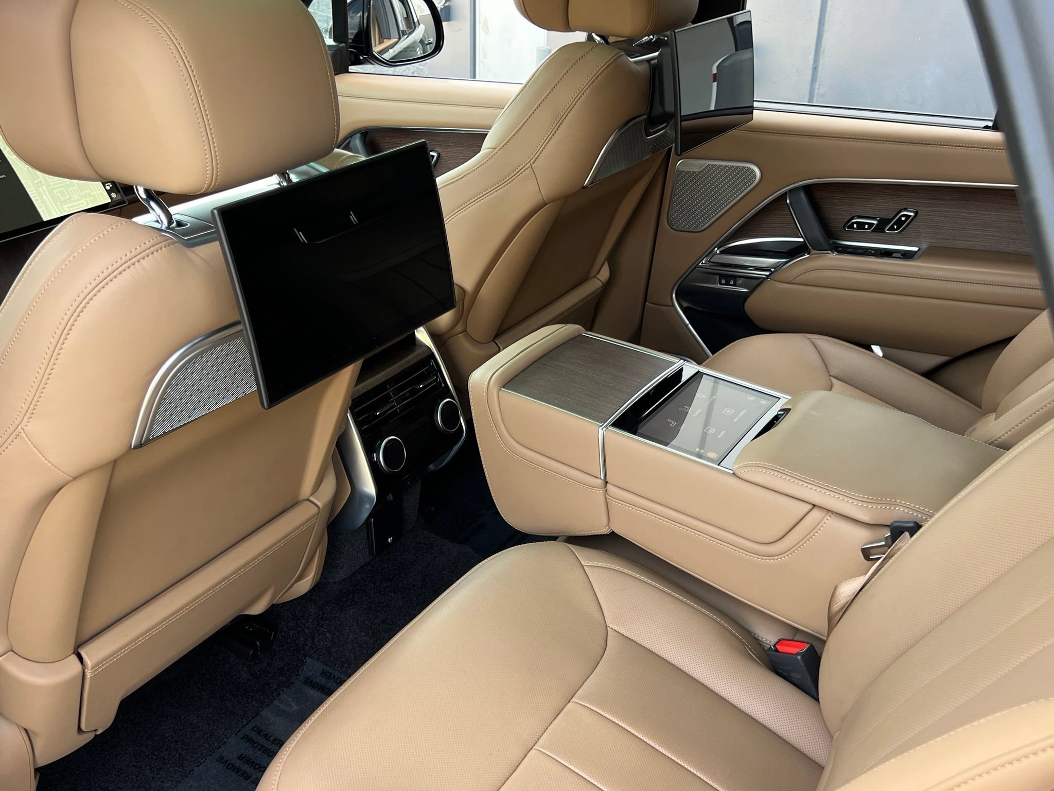 Used 2025 Land Rover Range Rover Autobiography AWD/4WD image 24