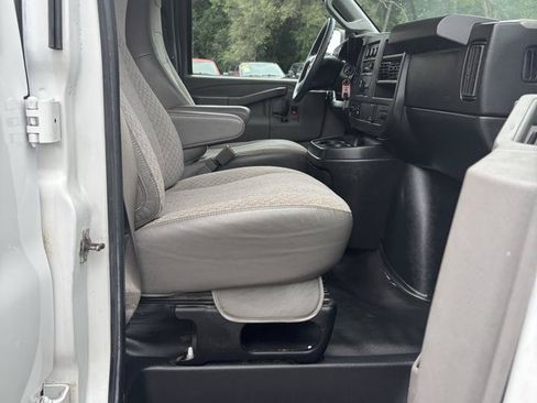 Used 2017 GMC Savana 2500 Extended RWD image 15