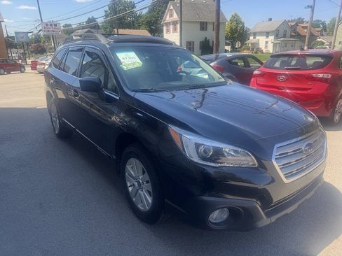 Used 2017 Subaru Outback 2.5i Premium AWD/4WD image 6