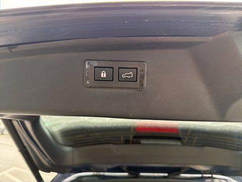 Used 2023 Subaru Outback Premium image 31