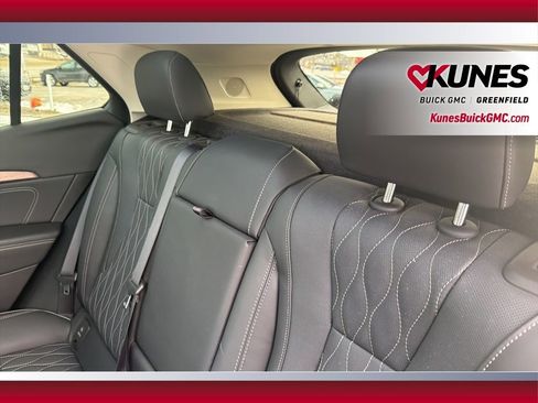 Used 2023 Buick Envision Avenir image 35