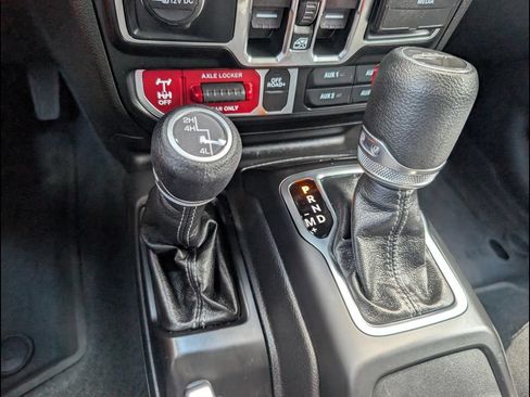 Used 2024 Jeep Gladiator Sport AWD/4WD image 15