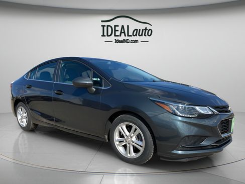 Used 2017 Chevrolet Cruze LT w/ Convenience Package FWD image 1