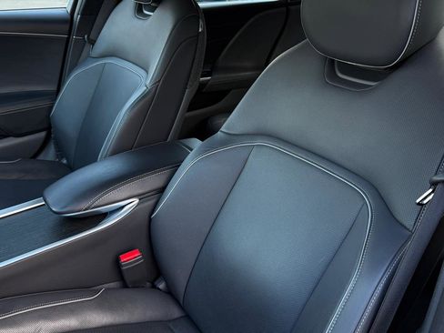 Used 2024 Lucid Air Touring image 29