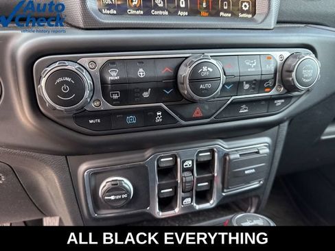 Used 2023 Jeep Wrangler Unlimited Sahara w/ Cold Weather Group AWD/4WD image 8