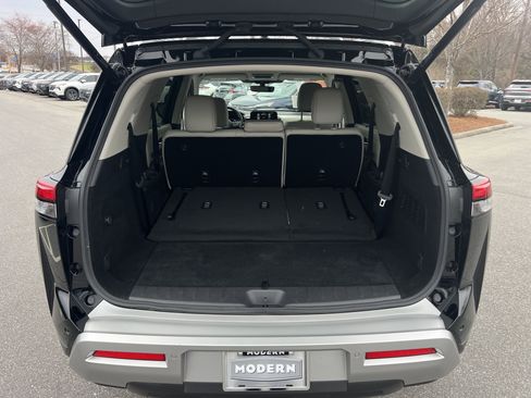 Certified 2025 Nissan Pathfinder SL image 16