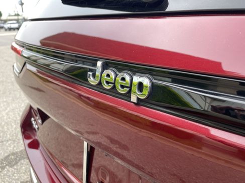 Used 2023 Jeep Grand Cherokee Overland w/ Adv Protech Group III AWD/4WD image 28