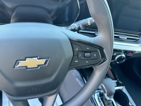 New 2026 Chevrolet Trax LT w/ Sunroof Package image 18