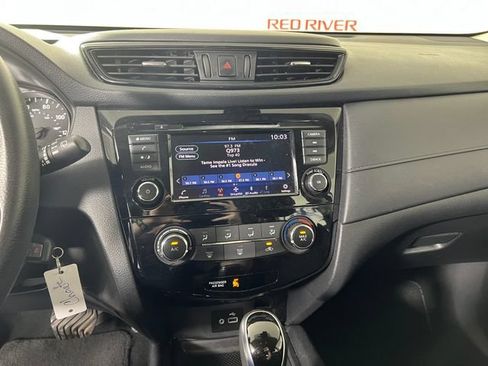 Used 2020 Nissan Rogue S FWD image 18